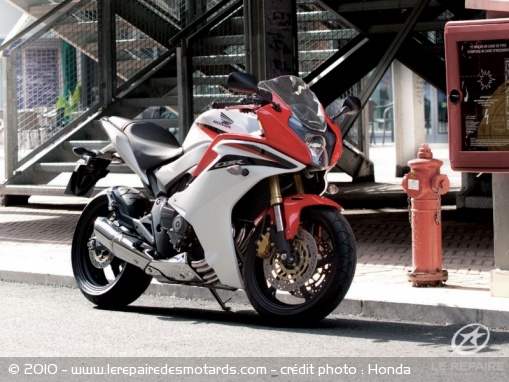 Honda CBR600F 2011 en ville