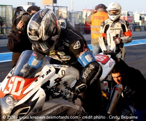 Matthieu Gines reprend la moto après avoir vu une erreur de mécanique