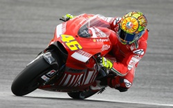 Rossi et Hayden testent la Ducati GP12 à Jerez