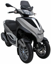 Ermax équipe les scooter de pare-brise