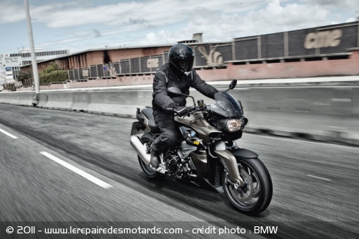 BMW K 1300 R sur route