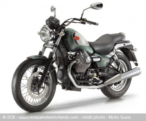 Moto Guzzi Nevada Classic et Anniversario de 3/4 av