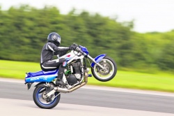 Record de vitesse en wheelie avec une GSX-R 1100 de 89 - Crédit photo : MCN