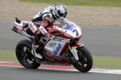 WSBK : Checa s'était imposé dans les 2 courses à Silverstone en 2011 - Crédit photo : WorldSBK