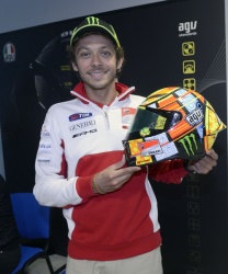 Valentino Rossi présente le casque AGV PistaGP