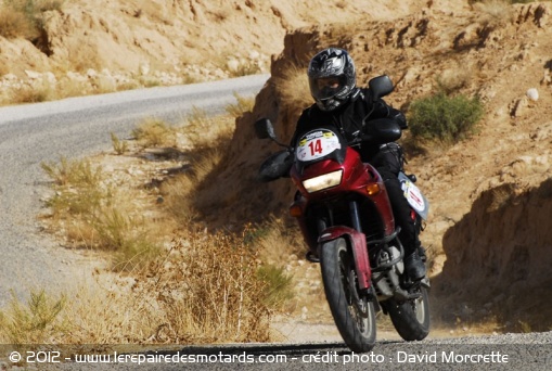 Tunisia Rally Tour : Catherine sur Aprilia Pegaso