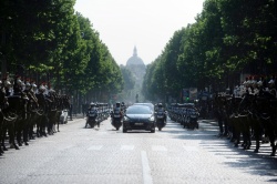 Les BMW R 1200 RT de la gendarmerie défilent au 14 juillet