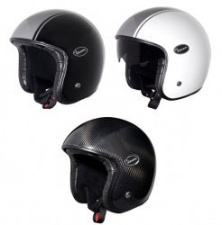 Trois modèles du casque jet Vespa