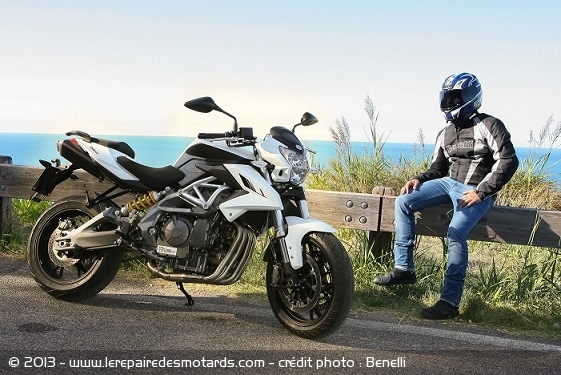 Roadster Benelli BN600R