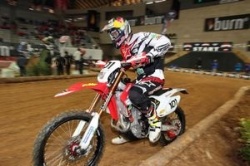 David Knight signe sa première victoire de manche en SuperEnduro