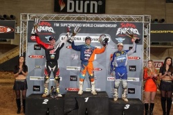 Knight, Blazusiak et Gomez sur le podium du SuperEnduro de Barcelone