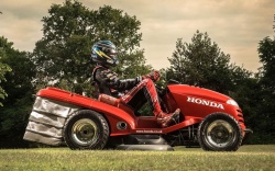 Vidéo insolite : une tondeuse Honda hyper sportive