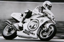 Biker's Classics : De Radiguès au guidon de la Suzuki de Schwantz