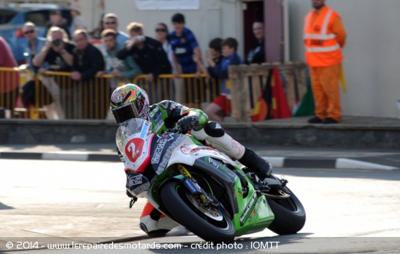 James Hillier signe le meilleur temps des Superstock