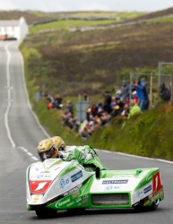 TT : victoire de Molyneux/Farrance en sidecar - crédit photo : IOMTT