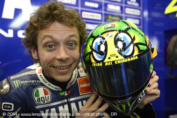 Rossi et son casque lors du GP du Mugello 2013