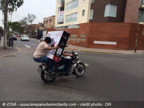 Tuto : transporter une télé à moto