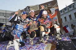 Le podium 2014 : Olivier Pain (3ème), Marc Coma (1er), Jordi Viladoms (2ème) - crédit photo : Presse sports/ASO