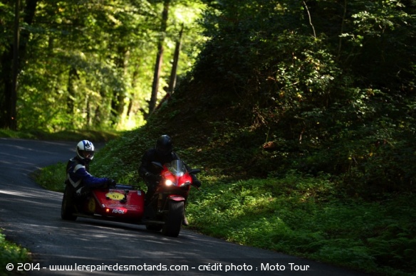 Cheylan et Szendroi s'impose en Side-Car lors de la 4ème journée - crédit photo : Moto Tour