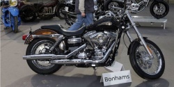 La Harley du Pape vendue 241.000 euros