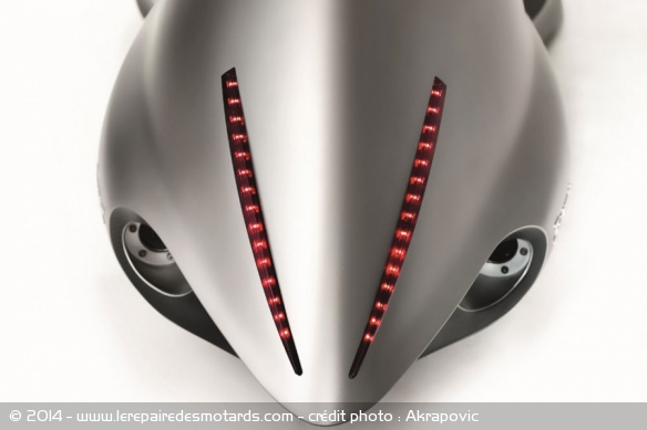 Concept Akrapovic Full Moon