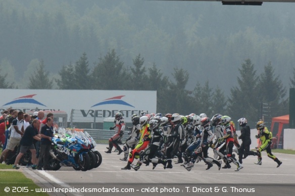 Le départ des 6 Heures Motos de Spa