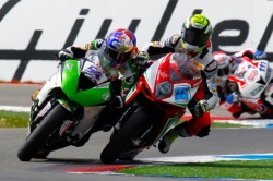 L'accrochage de Sofuglu sur Cluzel à Assen - Crédit photo : WorldSBK