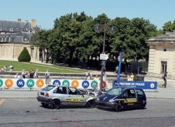 Crash-test avec deux voitures 