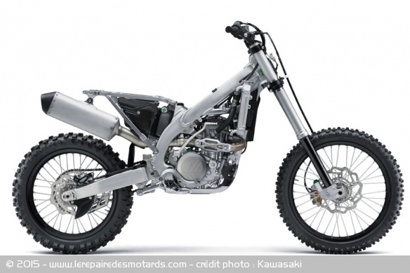 La KX450F ne pèse plus que 108,7 kg tous pleins faits