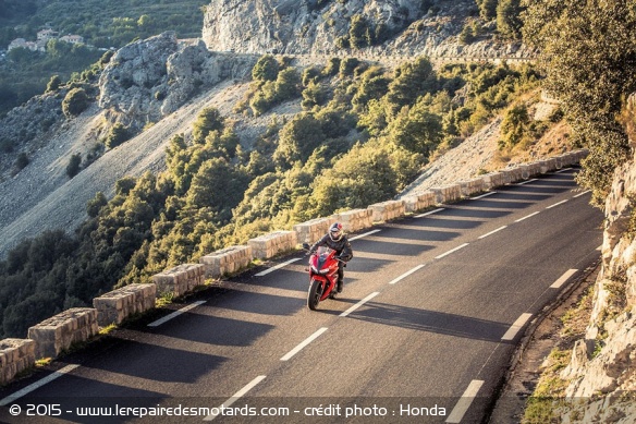 La Honda CBR500R sur route