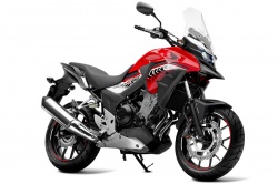 L'habillage de la CB500X a été revu pour 2016