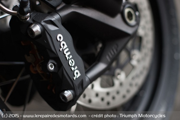 Toutes les versions sont dotées d'étriers monoblocs Brembo