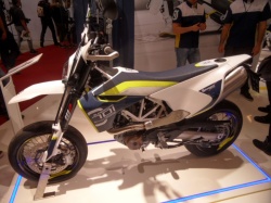 Stand Husqvarna : 701 SM au Salon de la Moto 2015