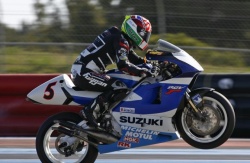 Johann Zarco sur une Suzuki RGV à la Sunday Ride Classic.