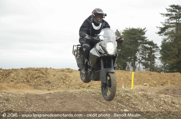 March Moto Madness : saut en KTM 1190 Adventure