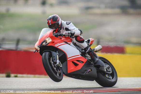 La Superleggera est une moto taillée pour la course