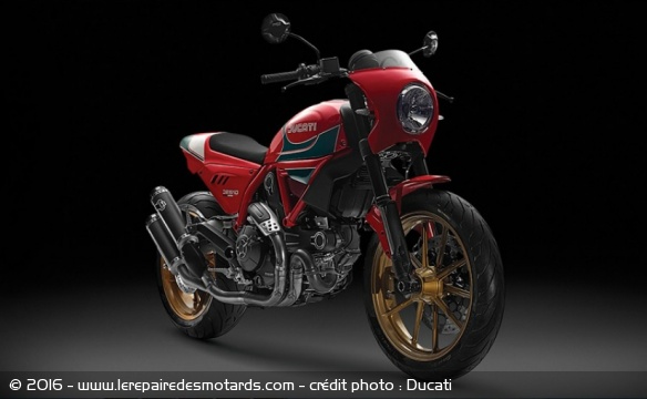 La Ducati Scrambler Mike Hailwood vue de face