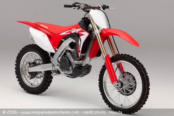 L'enduro CRF450RX s'appuie sur le moteur et le cadre de la motocross