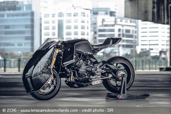 Une MV Agusta Brutale 800 RR sert de base