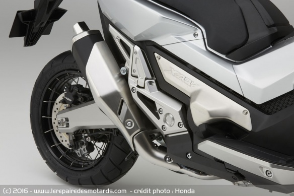 Silencieux du scooter Honda X-ADV