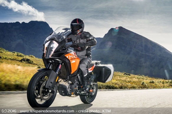 Trail KTM 1290 Super Adventure S sur route