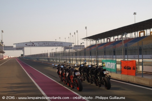 Ambiance du Mag : le Repaire au Qatar, juste avant le test dragster