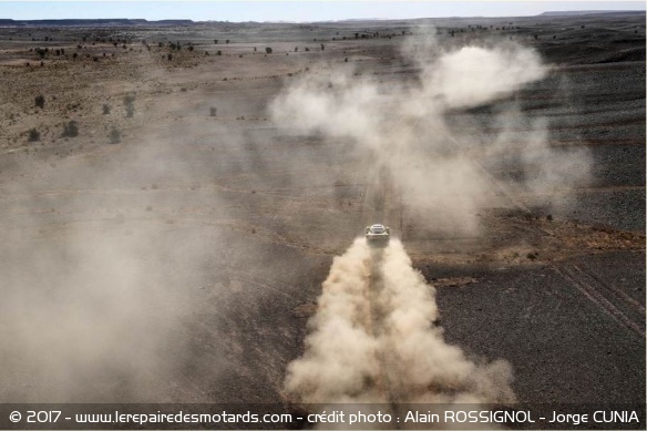 Dans la poussière du désert sur l'Africa Eco Race