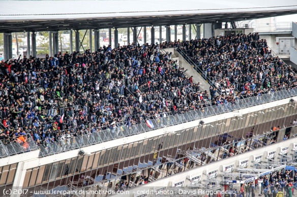 Tribunes des 24h Motos