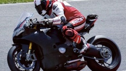 Premières photos de la Ducati Panigale V4 - crédit photo : DR