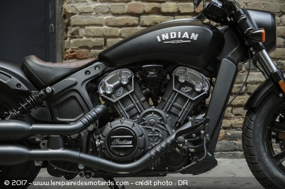 Indian Scout Bobber : traitement de surface noir