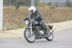 L'Enfield Continental GT 750 en approche - crédit photo : DR