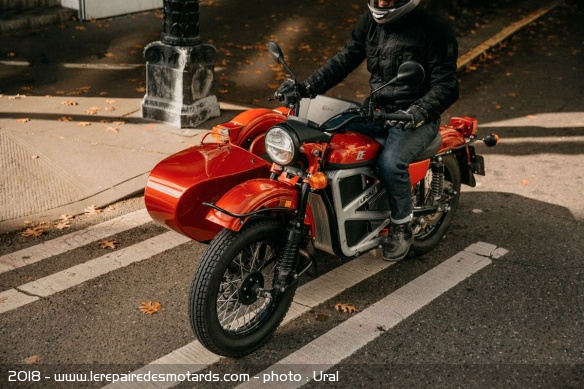 Conduite Side-car électrique Ural