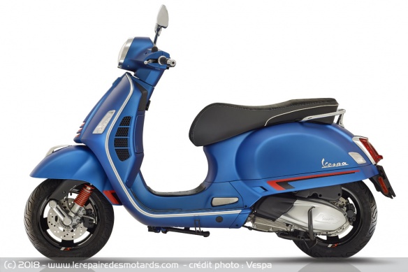 Vespa GTS de coté