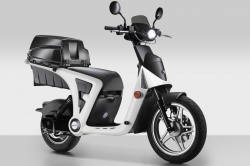 Peugeot dans le scooter électrique libre-service